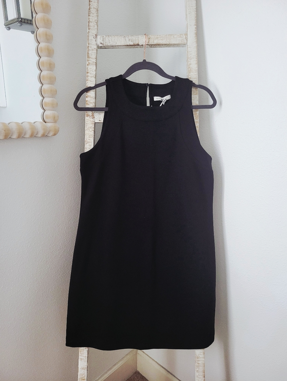 NWT Free Assembly Black Shift Dress Keyhole Neck, Sz M